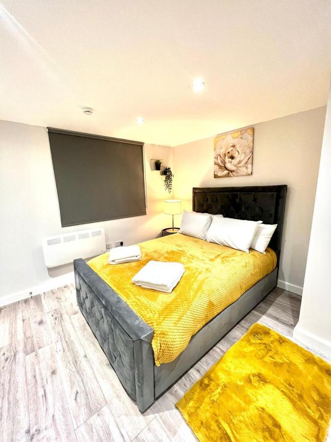 Golden Residences - Oakway Feltham Extérieur photo
