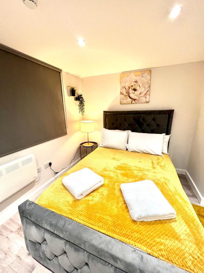 Golden Residences - Oakway Feltham Extérieur photo