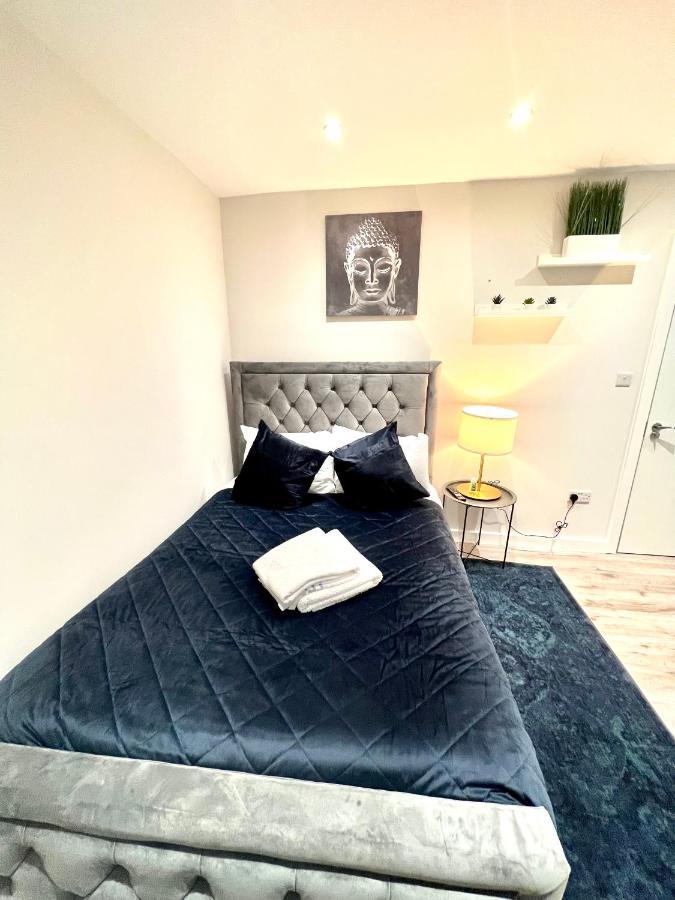 Golden Residences - Oakway Feltham Extérieur photo